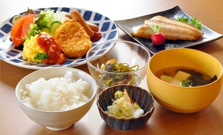 写真:ご朝食一例