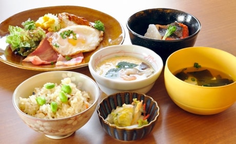 写真:ご朝食一例