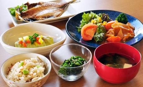 写真:ご夕食一例